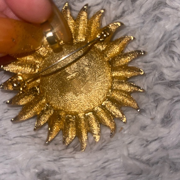 ⚠️RARE⚠️ CHRISTIAN DIOR VINTAGE SUN MOON AND STARS CELESTIAL BROOCH/NECKLACE - Picture 4 of 4